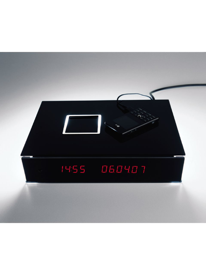 Illustration for article titled Multibook is a Lamp, Charger and Alarm Clock, Disguised As an Ordinary Book